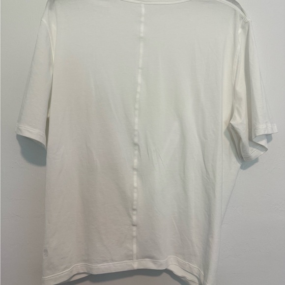 Lululemon Crescent Tee Size  White Short Sleeve (Chest-41'') - Picture 3 of 4